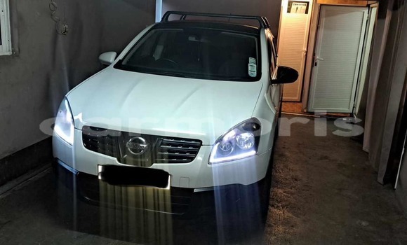 Buy Used Nissan Dualis White Car in Baie du Cap in Savanne District