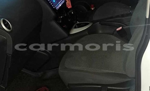 Buy Used Nissan Dualis White Car in Baie du Cap in Savanne District Buy Used Nissan Dualis White Car in Baie du Cap in Savanne District