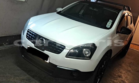 Buy Used Nissan Dualis White Car in Baie du Cap in Savanne District Buy Used Nissan Dualis White Car in Baie du Cap in Savanne District