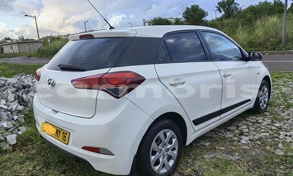 Buy Used Hyundai i20 White Car in Arsenal in Pamplemousses District Buy Used Hyundai i20 White Car in Arsenal in Pamplemousses District