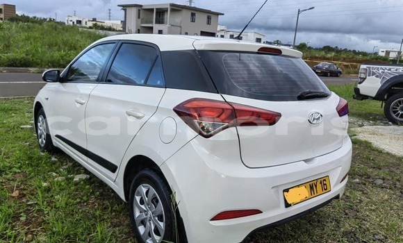 Buy Used Hyundai i20 White Car in Arsenal in Pamplemousses District Buy Used Hyundai i20 White Car in Arsenal in Pamplemousses District