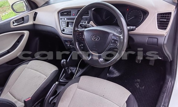 Buy Used Hyundai i20 White Car in Arsenal in Pamplemousses District Buy Used Hyundai i20 White Car in Arsenal in Pamplemousses District
