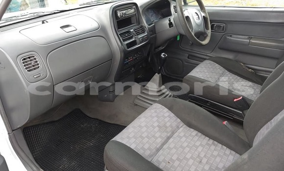 Buy Used Nissan Navara White Car in Amaury in Rivière du Rempart District Buy Used Nissan Navara White Car in Amaury in Rivière du Rempart District