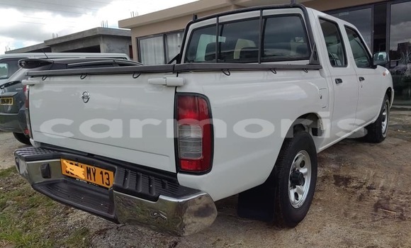 Buy Used Nissan Navara White Car in Amaury in Rivière du Rempart District Buy Used Nissan Navara White Car in Amaury in Rivière du Rempart District