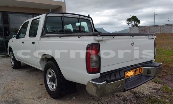 Buy Used Nissan Navara White Car in Amaury in Rivière du Rempart District Buy Used Nissan Navara White Car in Amaury in Rivière du Rempart District