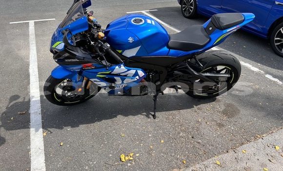 Buy Used Suzuki GSX–R Blue Bike in Port Louis in Port Louis District Buy Used Suzuki GSX–R Blue Bike in Port Louis in Port Louis District