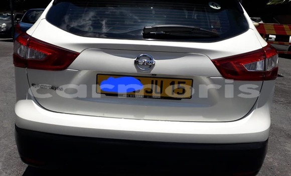 Buy Used Nissan Qashqai White Car in Arsenal in Pamplemousses District Buy Used Nissan Qashqai White Car in Arsenal in Pamplemousses District