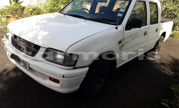 Buy Used Isuzu D-max Hi-Lander 2 dr White Car in Arsenal in Pamplemousses District