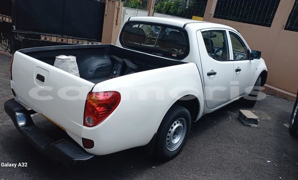 Buy Used Mitsubishi L200 White Car in Anse La Raie in Rivière du Rempart District Buy Used Mitsubishi L200 White Car in Anse La Raie in Rivière du Rempart District