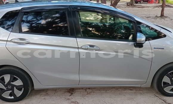 Buy Used Honda fit Silver Car in Rivière du Rempart in Rivière du Rempart District Buy Used Honda fit Silver Car in Rivière du Rempart in Rivière du Rempart District