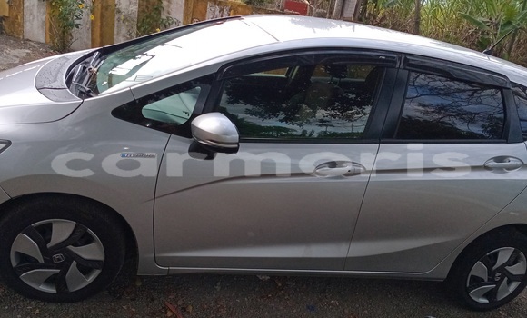 Buy Used Honda fit Silver Car in Rivière du Rempart in Rivière du Rempart District Buy Used Honda fit Silver Car in Rivière du Rempart in Rivière du Rempart District