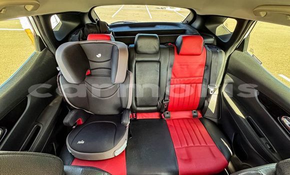 Buy Used Nissan Qashqai White Car in Baie du Cap in Savanne District Buy Used Nissan Qashqai White Car in Baie du Cap in Savanne District