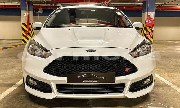 Buy Used Ford Focus White Car in Arsenal in Pamplemousses District