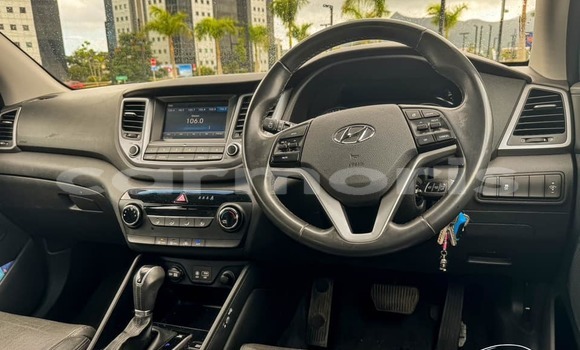 Buy Used Hyundai Tucson White Car in Baie du Cap in Savanne District Buy Used Hyundai Tucson White Car in Baie du Cap in Savanne District