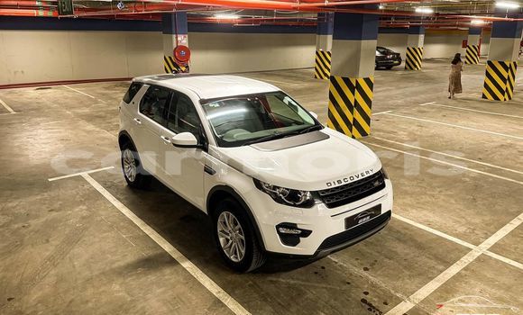 Buy Used Land Rover Discovery White Car in Anse La Raie in Rivière du Rempart District Buy Used Land Rover Discovery White Car in Anse La Raie in Rivière du Rempart District