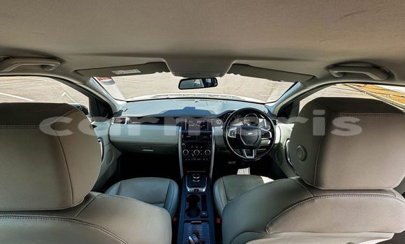 Buy Used Land Rover Discovery White Car in Anse La Raie in Rivière du Rempart District Buy Used Land Rover Discovery White Car in Anse La Raie in Rivière du Rempart District