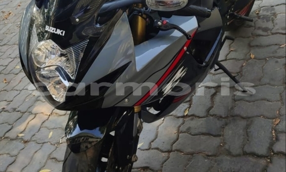Buy Used Suzuki GSX–R Beige Bike in Port Louis in Port Louis District Buy Used Suzuki GSX–R Beige Bike in Port Louis in Port Louis District