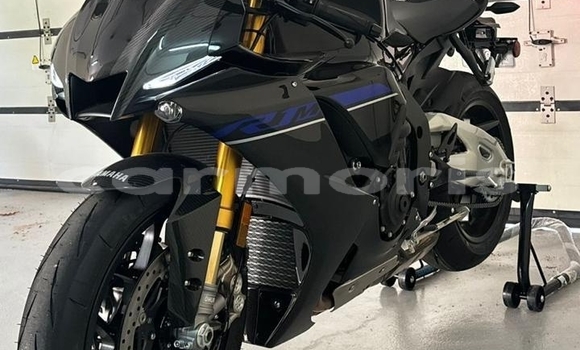 Buy Used Yamaha YZF Black Bike in Port Louis in Port Louis District Buy Used Yamaha YZF Black Bike in Port Louis in Port Louis District