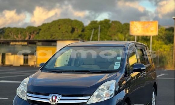 Buy Used Toyota ISis Black Car in Baie du Cap in Savanne District Buy Used Toyota ISis Black Car in Baie du Cap in Savanne District
