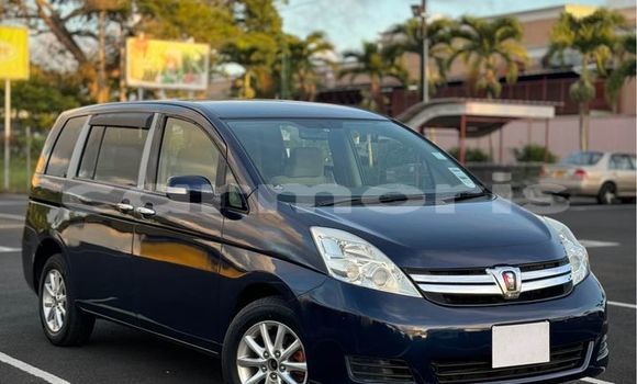 Buy Used Toyota ISis Black Car in Baie du Cap in Savanne District Buy Used Toyota ISis Black Car in Baie du Cap in Savanne District