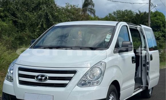 Buy Used Hyundai H1 White Car in Baie du Cap in Savanne District Buy Used Hyundai H1 White Car in Baie du Cap in Savanne District