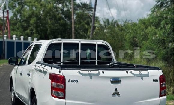 Buy Used Mitsubishi L200 White Car in Arsenal in Pamplemousses District Buy Used Mitsubishi L200 White Car in Arsenal in Pamplemousses District