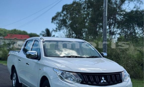 Buy Used Mitsubishi L200 White Car in Arsenal in Pamplemousses District Buy Used Mitsubishi L200 White Car in Arsenal in Pamplemousses District
