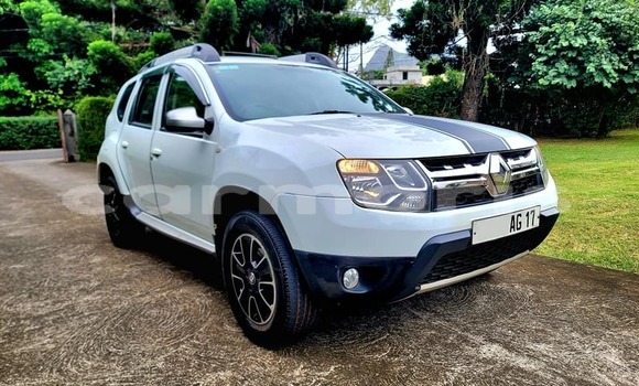 Buy Used Renault Duster White Car in Baie du Cap in Savanne District Buy Used Renault Duster White Car in Baie du Cap in Savanne District