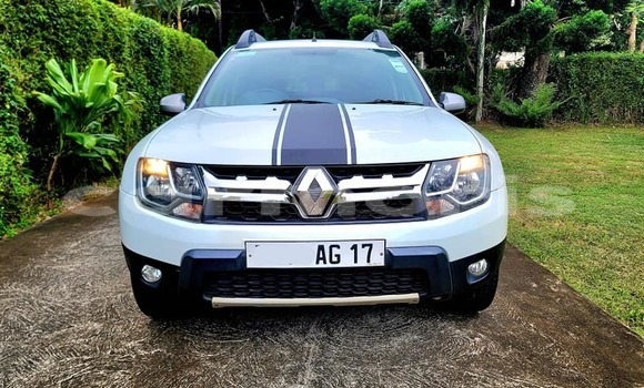 Buy Used Renault Duster White Car in Baie du Cap in Savanne District Buy Used Renault Duster White Car in Baie du Cap in Savanne District