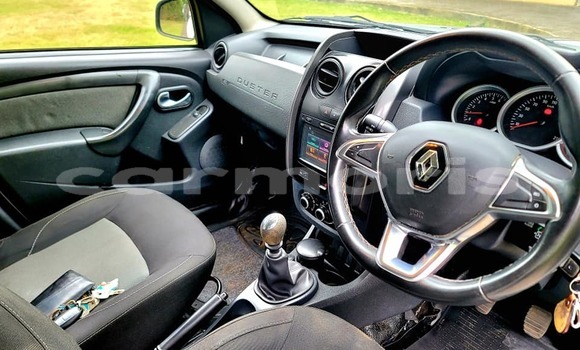Buy Used Renault Duster White Car in Baie du Cap in Savanne District Buy Used Renault Duster White Car in Baie du Cap in Savanne District