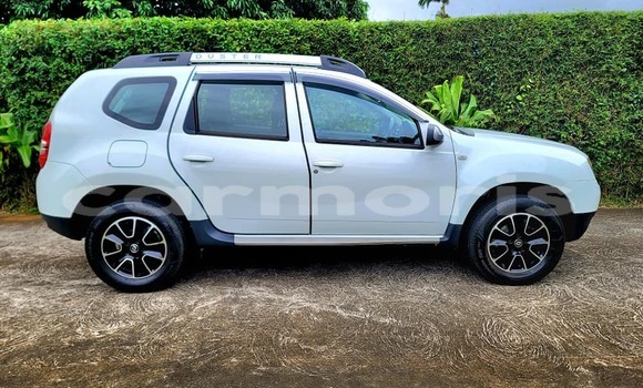 Buy Used Renault Duster White Car in Baie du Cap in Savanne District Buy Used Renault Duster White Car in Baie du Cap in Savanne District