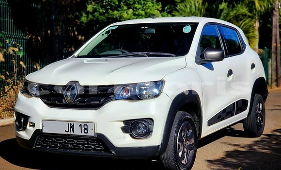 Buy Used Renault KWID White Car in Amitié–Gokhoola in Rivière du Rempart District Buy Used Renault KWID White Car in Amitié–Gokhoola in Rivière du Rempart District