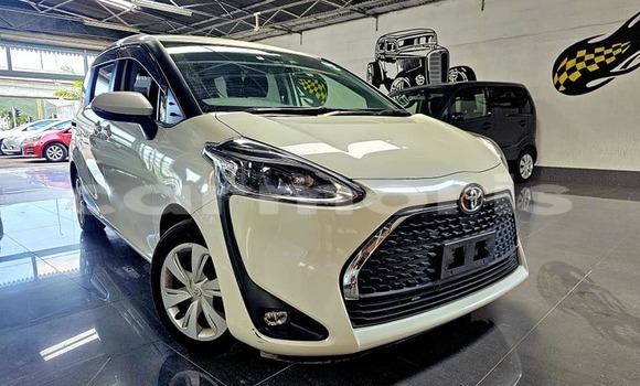 Buy Used Toyota Sienta White Car in Baie du Cap in Savanne District Buy Used Toyota Sienta White Car in Baie du Cap in Savanne District