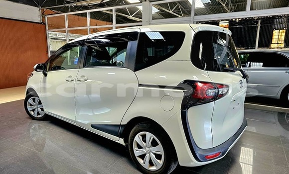 Buy Used Toyota Sienta White Car in Baie du Cap in Savanne District Buy Used Toyota Sienta White Car in Baie du Cap in Savanne District