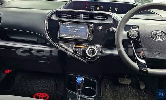 Buy Used Toyota Aqua White Car in Baie du Cap in Savanne District Buy Used Toyota Aqua White Car in Baie du Cap in Savanne District