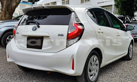 Buy Used Toyota Aqua White Car in Baie du Cap in Savanne District Buy Used Toyota Aqua White Car in Baie du Cap in Savanne District