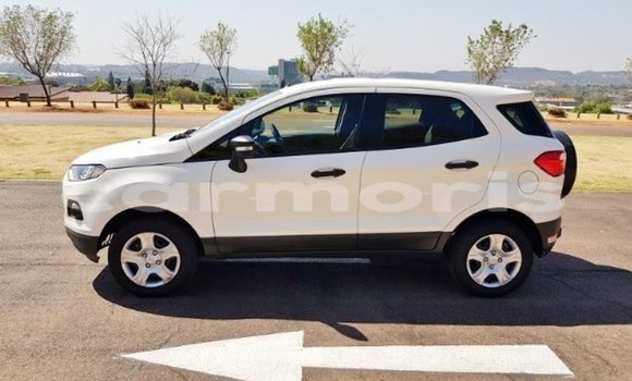 Buy Used Ford Escort White Car in Central Flacq in Flacq