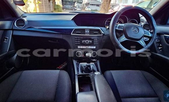 Buy Used Mercedes-Benz C–Class White Car in Anse La Raie in Rivière du Rempart District Buy Used Mercedes-Benz C–Class White Car in Anse La Raie in Rivière du Rempart District