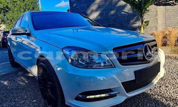 Buy Used Mercedes-Benz C–Class White Car in Anse La Raie in Rivière du Rempart District Buy Used Mercedes-Benz C–Class White Car in Anse La Raie in Rivière du Rempart District