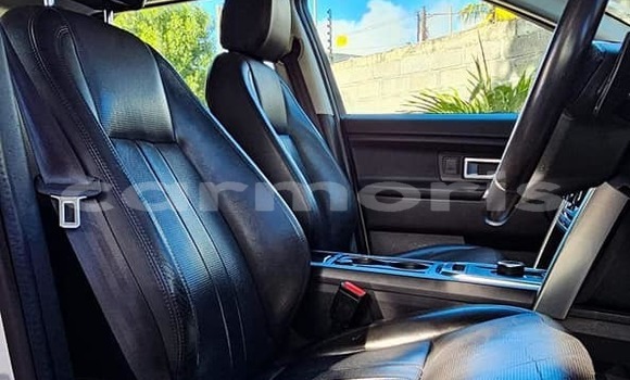Buy Used Land Rover Discovery White Car in Baie Malgache in Rodrigues Buy Used Land Rover Discovery White Car in Baie Malgache in Rodrigues