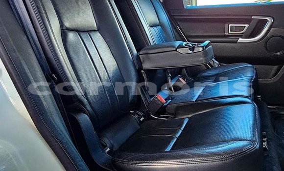 Buy Used Land Rover Discovery White Car in Baie Malgache in Rodrigues Buy Used Land Rover Discovery White Car in Baie Malgache in Rodrigues