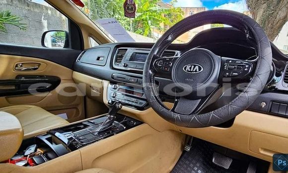Buy Used Kia Carnival Black Car in Baie du Cap in Savanne District Buy Used Kia Carnival Black Car in Baie du Cap in Savanne District
