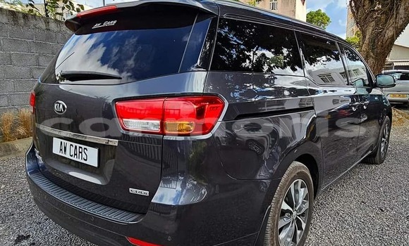 Buy Used Kia Carnival Black Car in Baie du Cap in Savanne District Buy Used Kia Carnival Black Car in Baie du Cap in Savanne District