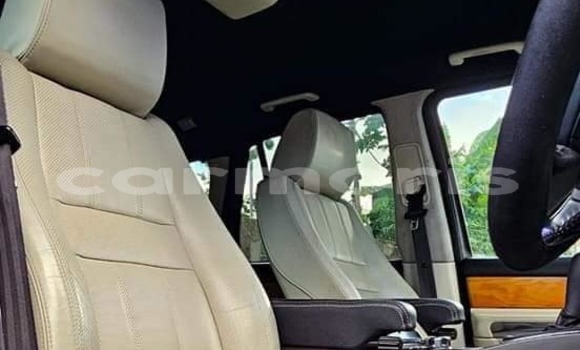 Buy Used Land Rover Range Rover Sport White Car in Baie du Tombeau in Pamplemousses District Buy Used Land Rover Range Rover Sport White Car in Baie du Tombeau in Pamplemousses District