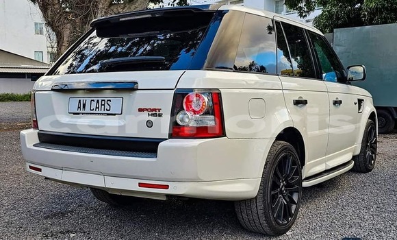 Buy Used Land Rover Range Rover Sport White Car in Baie du Tombeau in Pamplemousses District Buy Used Land Rover Range Rover Sport White Car in Baie du Tombeau in Pamplemousses District