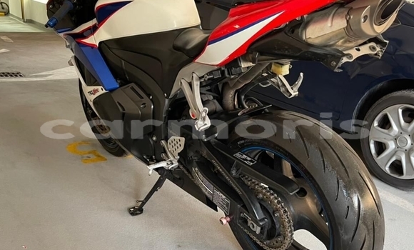 Buy Used Honda CBR White Bike in Port Louis in Port Louis District Buy Used Honda CBR White Bike in Port Louis in Port Louis District