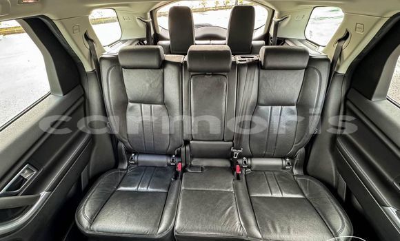 Buy Used Land Rover Discovery White Car in Baie du Cap in Savanne District Buy Used Land Rover Discovery White Car in Baie du Cap in Savanne District