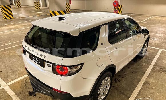 Buy Used Land Rover Discovery White Car in Baie du Cap in Savanne District Buy Used Land Rover Discovery White Car in Baie du Cap in Savanne District