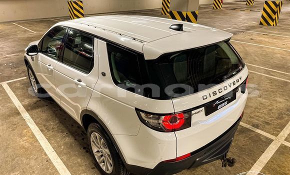 Buy Used Land Rover Discovery White Car in Baie du Cap in Savanne District Buy Used Land Rover Discovery White Car in Baie du Cap in Savanne District