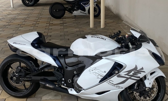 Buy Used Suzuki HAYABUSA White Bike in Port Louis in Port Louis District Buy Used Suzuki HAYABUSA White Bike in Port Louis in Port Louis District
